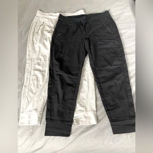 [SET) Athleta Trekkie North Joggers (1st gen) in Black & Tan (12)
